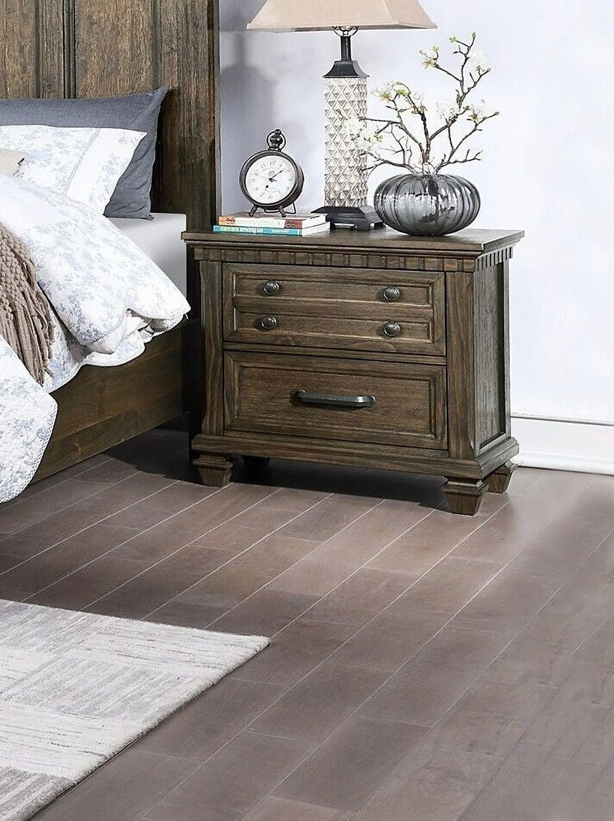 Antique Brown Queen Size 4pc Bedroom Furniture F417