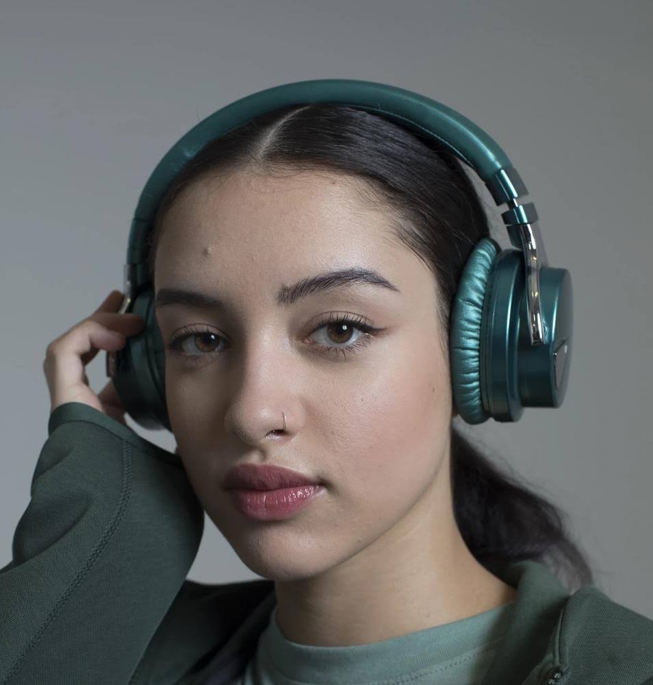 Active Noise Cancelling Wireless Bluetooth Over-ear Headphones P2641
