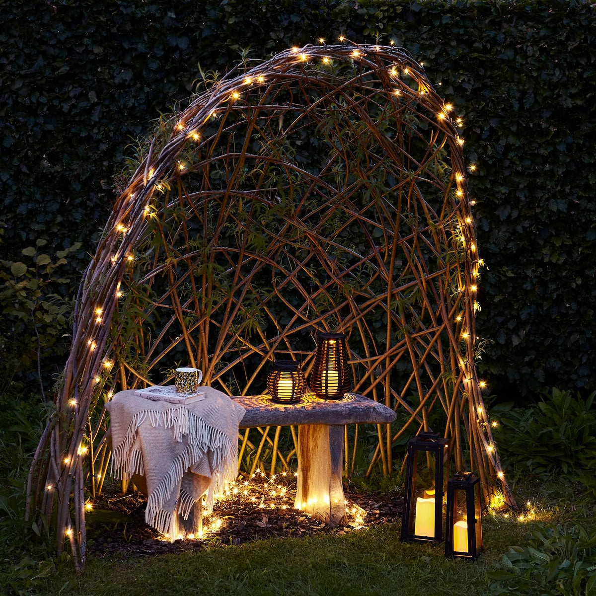Black Metal Solar Powered LED Outdoor Lantern S1805