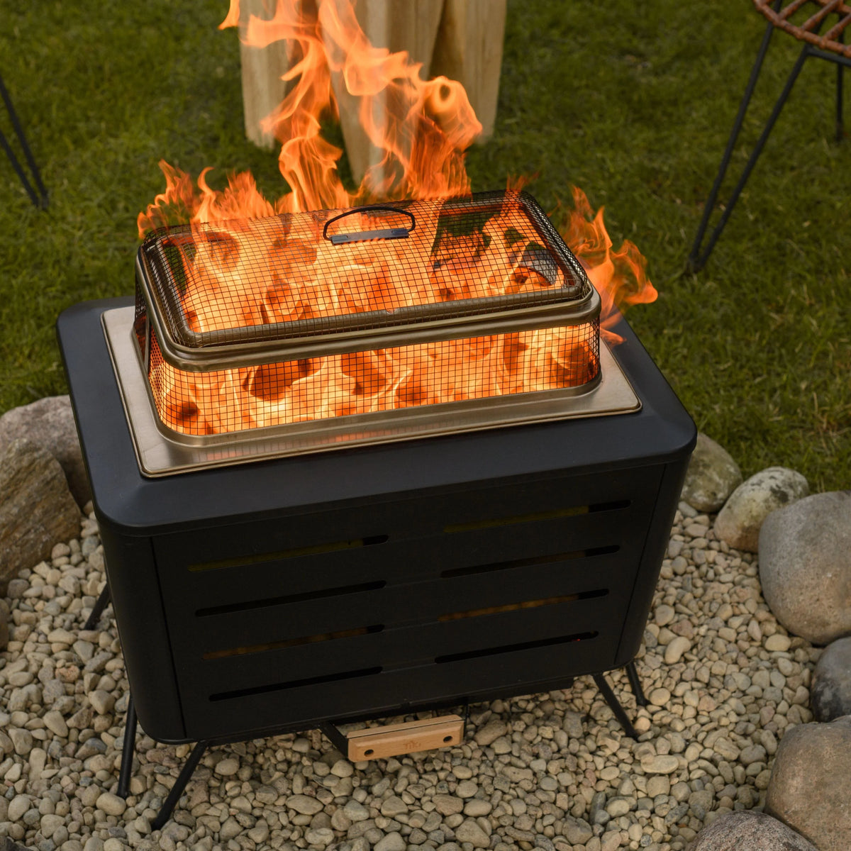 18 Inch Metal Fire Pit Screen and 2 Piece Poker R42395