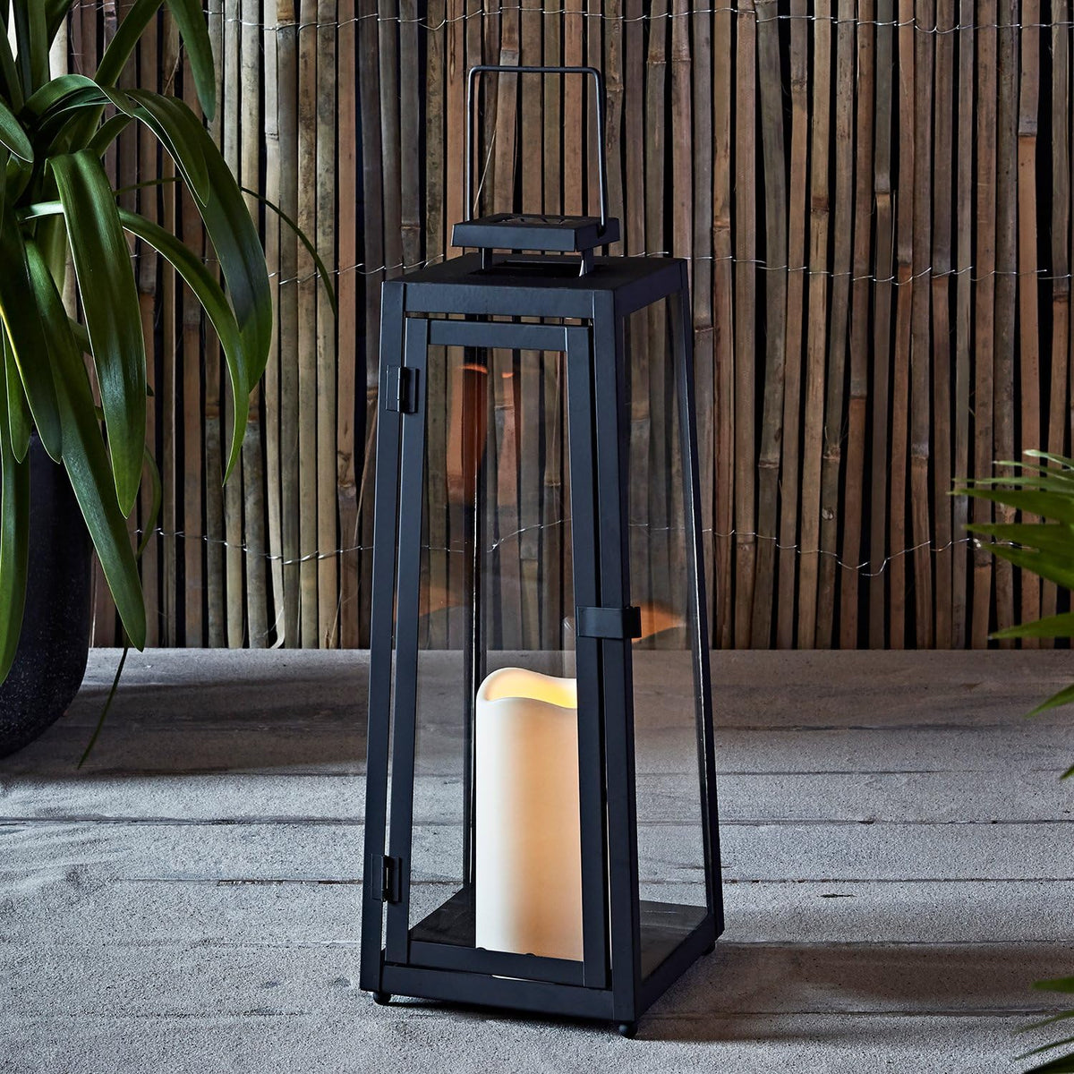 Black Metal Solar Powered LED Outdoor Lantern S1805