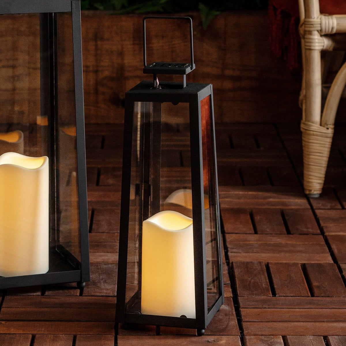 Black Metal Solar Powered LED Outdoor Lantern S1805