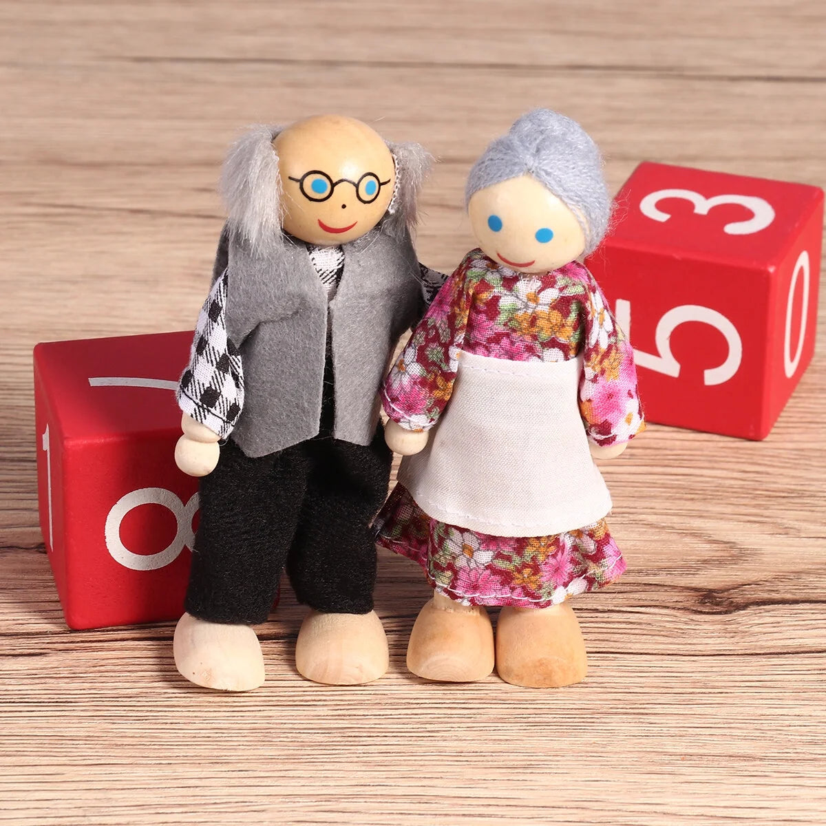 7 Pieces Wooden Dollhouse Family Mini People Figures T217