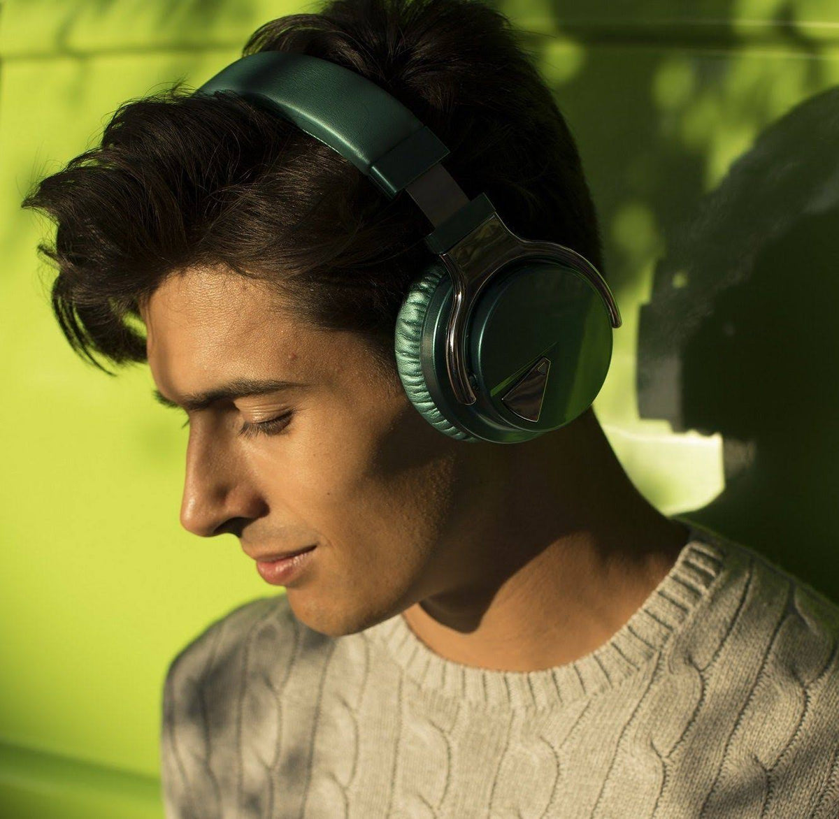 Active Noise Cancelling Wireless Bluetooth Over-ear Headphones P2641