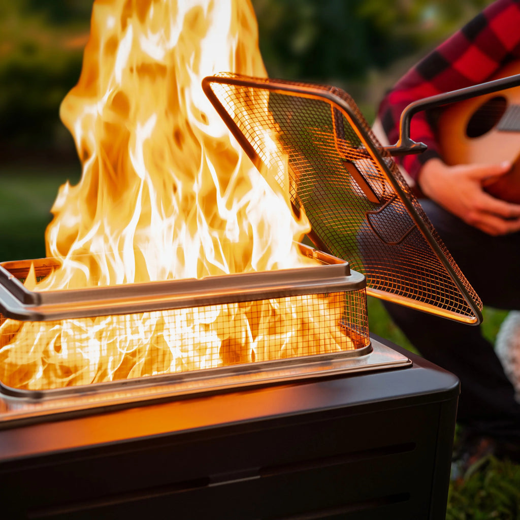 18 Inch Metal Fire Pit Screen and 2 Piece Poker R42395